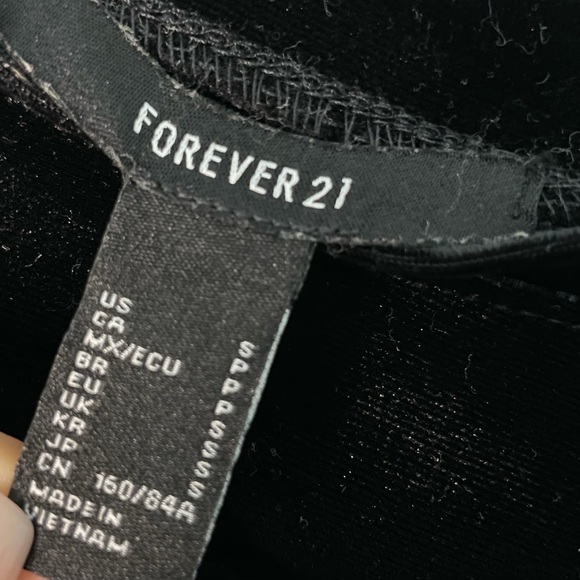 Black Velvet Long Sleeve Crop Top - Picture 3 of 4